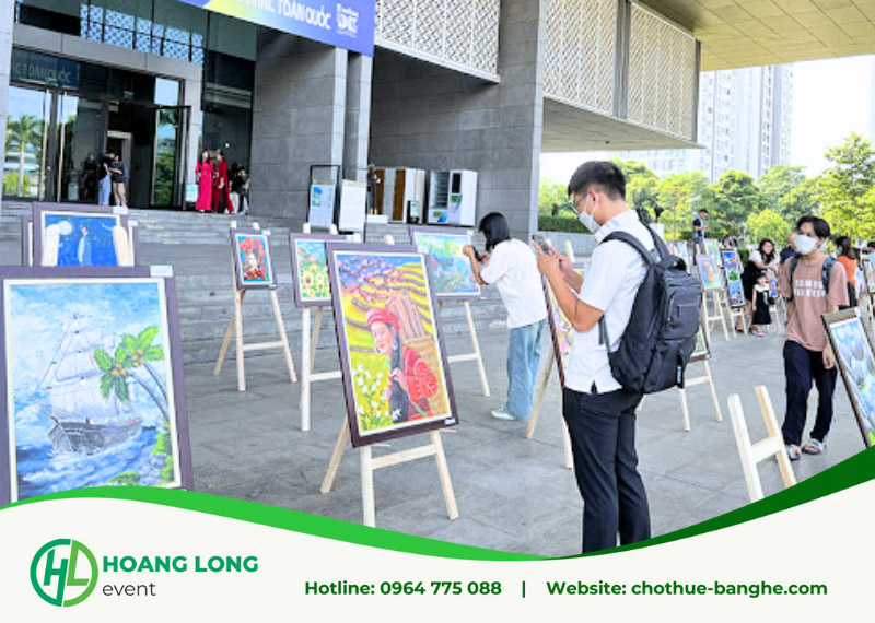 thuê standee giá bao nhiêu